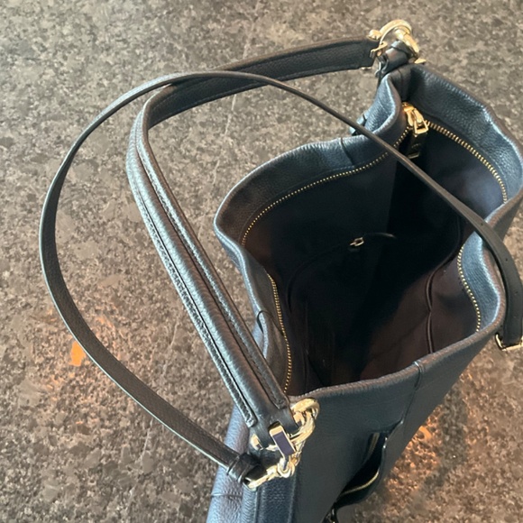 Navy blue Coach shoulder bag with gold hardware - Picture 8 of 10